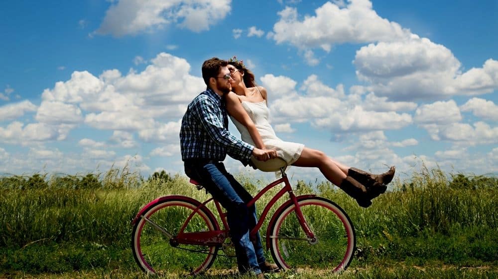 Inspiring quotes to know how laughing together helps to improve your relationship